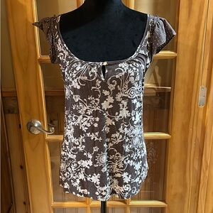 BKE Brown and White Cap Sleeve Fitted Blouse with Tie Front